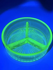 Vintage Round Divided Yellow Vaseline Glass Relish/Snack Dish 1 1/2" Tall 5" WD - Picture 1 of 7