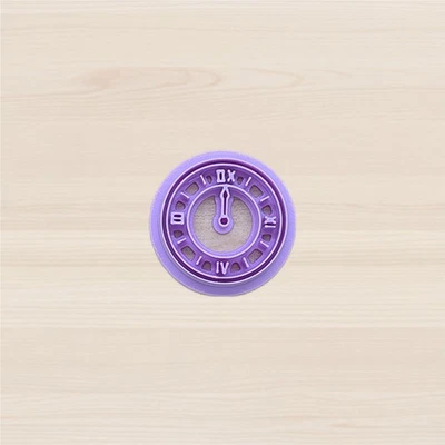 Reloj número romano en cortador de galletas a las 12 en punto: herramienta de arcilla y fondant impresa en 3D Foto 1 de 2