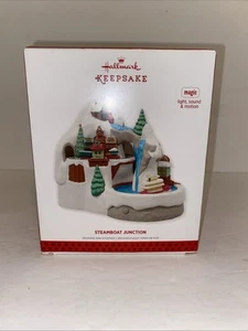 Hallmark Andenken Ornament STEAMBOAT JUNCTION 2013 Magic Light Sound Bewegung - Bild 1 von 15