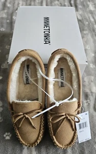 WOMEN'S $50 MINNETONKA TAN SUEDE TRAPPER SLIPPERS - SIZE 8M- BRAND NEW IN BOX! - Picture 1 of 5