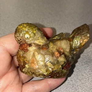  Klar Acryl sitzender Frosch mit Felsen Steine Kieselsteine ​​innen 4x2,5x3" - Bild 1 von 7