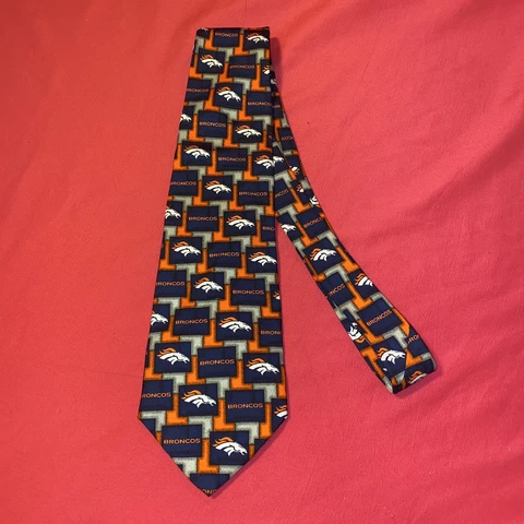 NFL Denver Broncos Logo  Tie 100% Silk Eagle Wings Nice Condition Cover