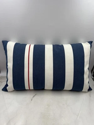 Almohada lumbar Pottery Barn azul marino blanco rayas rojo acento cojín costero Foto 1 de 4