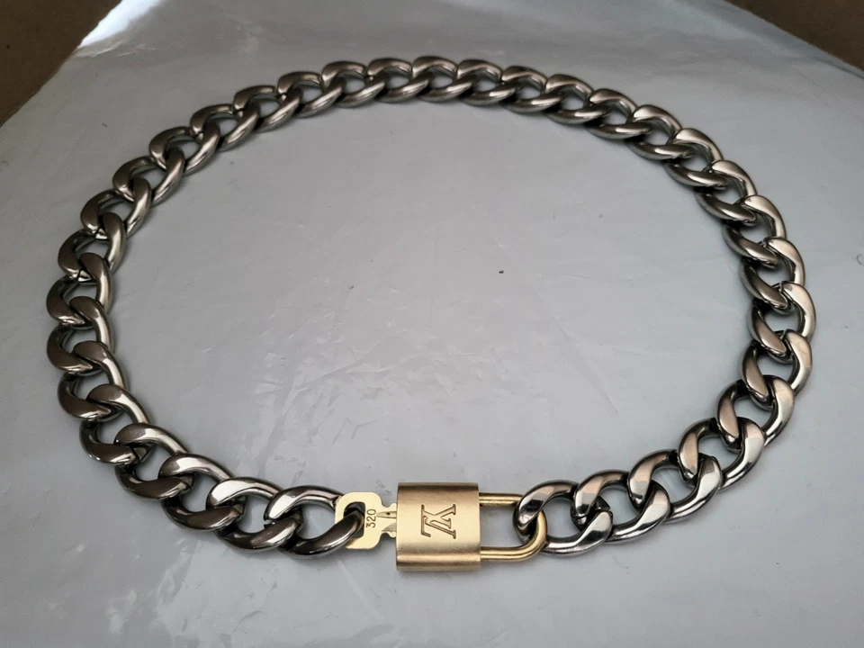 Auténtico Louis Vuitton Oro Candado Llave y Sin Marca Pesado Grueso Collar Plata Foto 1 de 4