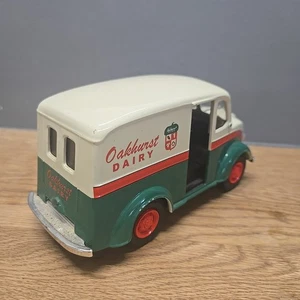 Ertl 1950 Divco Milk Truck Oakhurst Dairy Delivery Truck - Picture 1 of 6