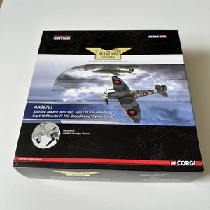 Corgi Aviation 1/72 Spitfire MkXIV, 610 Sqn, con 'Doodlebug' Modelo AA38703 - Imagen 1 de 20