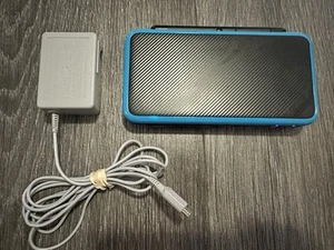 Nueva consola portátil de videojuegos Nintendo 2DS XL - negra/turquesa - Imagen 1 de 12