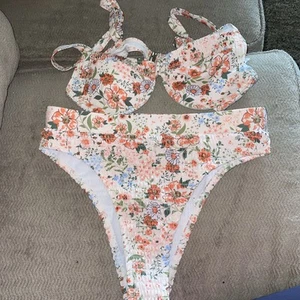 Juniors Two Piece Bikini Swimming Suit Set- Size L - Picture 1 of 1