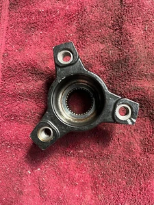 HOLDEN VE VF ZF CLEANED V6/6 CYLINDER FLANGE DIFF YOKE - Picture 1 of 4