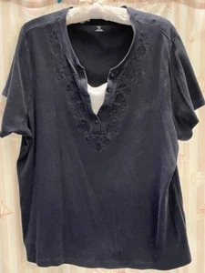 Blusa Croft Barrow 2X con camiseta simulada 100 % algodón negra bordada camisa - Imagen 1 de 3
