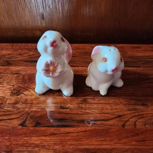 Vintage Hase Kaninchen Salz Pfefferstreuer Rosa Blume Ostern Gewürz Set  - Bild 1 von 10