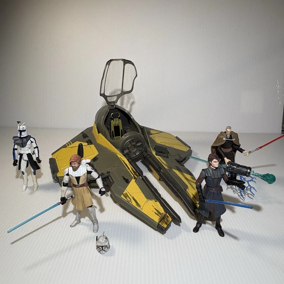4 figuras de Star Wars Clone Wars 3,75" Anakin, Obi, Rex, Dooku y Jedi Star Fighter Foto 1 de 4