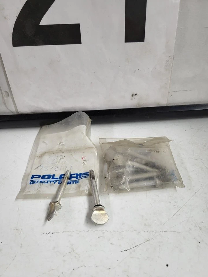 Polaris Colt 175 200 295 1972 nos 7512171 (10) caja de cadena tornillo de ala Snow3-21 Foto 1 de 1