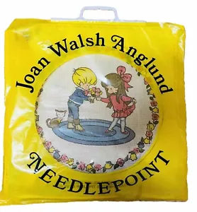 Kit de aguja vintage Joan Walsh Anglund 1973 completo/hilo de lana NIÑA NIÑO gato - Imagen 1 de 9