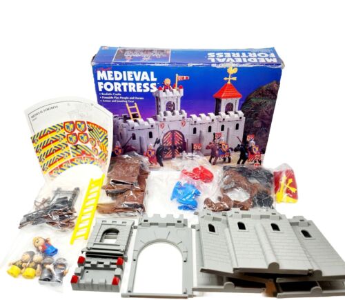 Medieval Castle Fortress W/ Figures 1995  Play Set 66602  Lil Playmates Unimax 