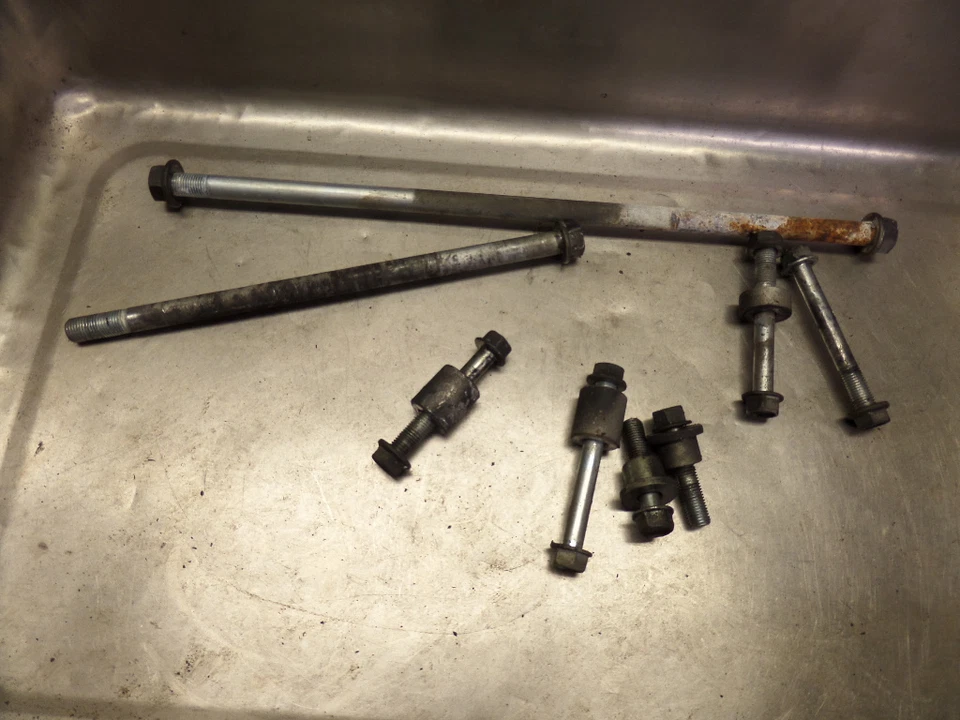 Honda CBR1000F 1996 accesorios y pernos de montaje del motor Foto 1 de 1