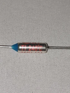 240° FUSIBLE THERMIQUE 250V 10A 240°C thermal fuse 240 Degres 10a 250v suivie - Imagen 1 de 4