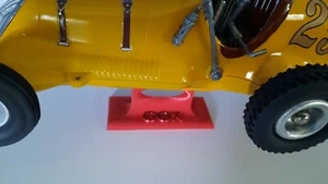 (2) THIMBLE DROME CAR DISPLAY STAND COX 2 ANGLES PEARL RED - Picture 1 of 5