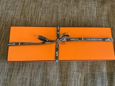 HERMÈS Hermes tie box with ribbon and tissue paper perfect condition