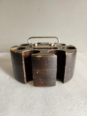 Carrito con soporte para fichas de póker de madera vintage con mango de metal • Tiene capacidad para 2 barajas Foto 1 de 4