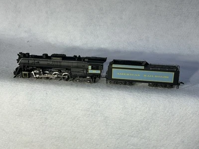 Beautiful Rivarossi NYC/StL RR 2-8-4 Berkshire Locomotive/ 2 Passenger Car Set - Image 1 of 4