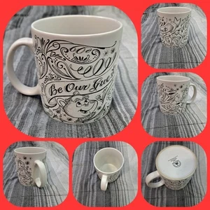 Hermosa taza de café blanca mate de la Bella y la Bestia Be Our Guest de los parques de Disney  - Imagen 1 de 7