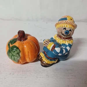 VTG Scarecrow Pumpkin Salt Pepper Shakers Fall Harvest Youngs Kitchen Collection - Picture 1 of 7