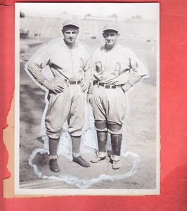 1931   PHILADELPHIA   A'S   6 X 8      TYPE 1    WAITE HOYT   MICKEY COCHRANE - Picture 1 of 2