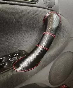 ALFA ROMEO 147 GT Verkleidung Griffe rechts + links aus CARBON LEDER ROTE NÄHTE - Bild 1 von 4
