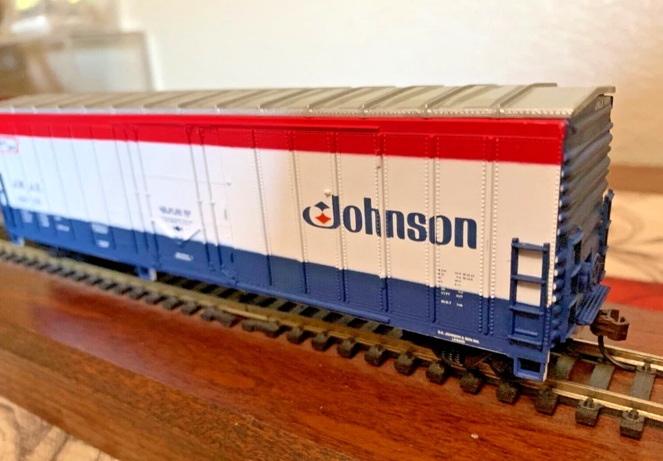 JOHNSON's WAX 50 ft EXTERIOR POST BOX CAR - HO SCALE " RED WHITE BLUE " RTR NEW - Image 1 of 4