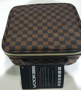 brown checkered makeup bolsa