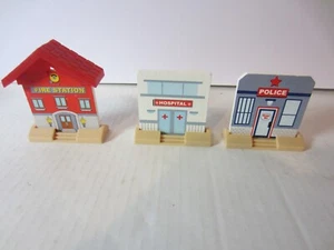 2009 KidKraft Flat Building Set-Police Station, Fire Station & Hospital (Z6) - Picture 1 of 10