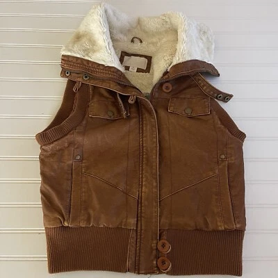 Xhilaration Womens Leather Vest With Faux Fur Collar Size M - Image 1 of 4