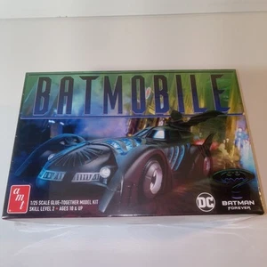 AMT Batman Forever Movie Batmobile - Plastik Modellfahrzeug Bausatz - Maßstab 1:25 - Bild 1 von 4