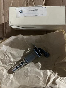 BMW Genuine OEM Intake Exhaust Variable Valve Timing Solenoid 11367841700 (APO) - Picture 1 of 2