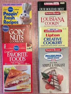 Lot of 7 Vintage Pillsbury Favorite Recipe Booklets - Cakes Pies Holiday - Picture 1 of 15
