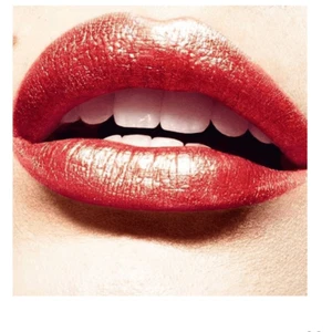 L’Oreal Paris Colour Hydrating Satin Lipstick Argon Oil Vitamin E Rouge Gold - Picture 1 of 4