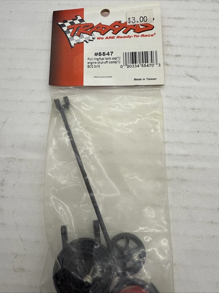 Traxxas Pull Ring/Fuel Tank Cap Set B45 - Image 1 of 1