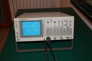 FLUKE PM 3084 4 Channels 100 MHz oscilloscope + Philips PM 9010 probe - Foto 1 di 12