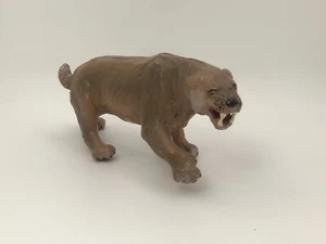 Vintage 1988 Safari Ltd Carnegie Dinosauro PVC Smilodon Figura A - Foto 1 di 10