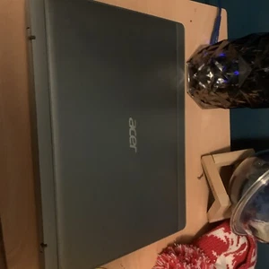 Acer Aspire Switch 10 laptop perfetto per i compiti e lo studio ne vale la pena - Foto 1 di 7