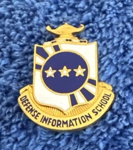 Pin de escudo de unidad de DUI escuela de información de defensa del ejército de Estados Unidos D4 - Imagen 1 de 2