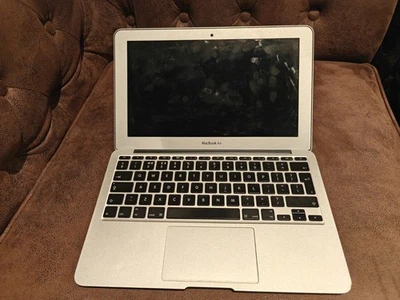 Apple MacBook Air 11-inch 2014 A1465 Intel I5 Laptop 4GB RAM, 250GB Storage - Image 1 of 4