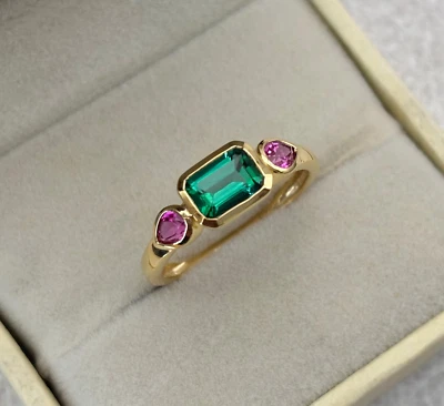 Conjunto de anillo de boda de 2 quilates con bisel de esmeralda simulado enchapado en oro amarillo de 14 k Foto 1 de 4