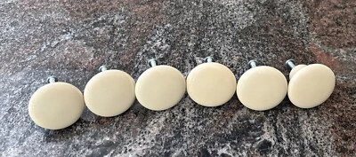 Lote de seis muebles vintage beige porcelana cerámica gabinete tira perillas cajón Foto 1 de 4