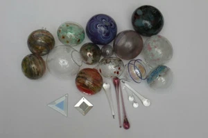 Konvolut 14 mundgeblasene Glaskugeln und 2 Glas-Objekte (mindest. 30 Jahre) - Bild 1 von 18