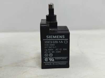 3SE3 020-1A SIEMENS Position Switch VDE 0660 IEC 947-5-1 Ue 500V AC-12 10A AC-15 - Image 1 of 4