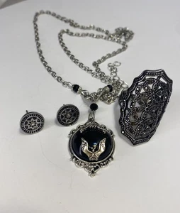 Goth Schmuck Konvolut moderne Fledermaus Halskette Silber Ohrringe Markasiten Web Ring Gr. 10 - Bild 1 von 15