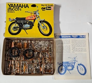Yamaha 250 DT-1 Enduro Plastik Maßstab 1:12 Vintage Modellbausatz 1976 Revell - Bild 1 von 3