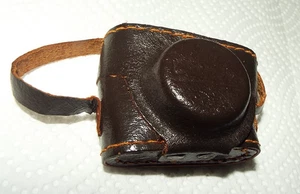 VINTAGE MINIATURE LEATHER CAMERA CASE (NO CAMERA) MADE IN JAPAN READ!!! - Picture 1 of 15